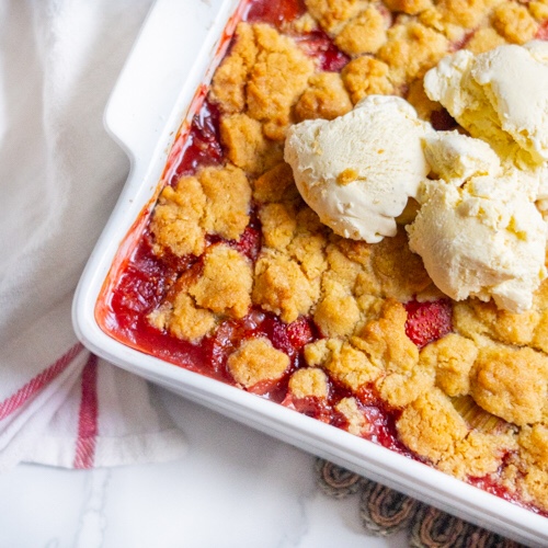 Aardbeien-rabarber crumble